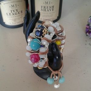 Pulsera cuero echa a mano.